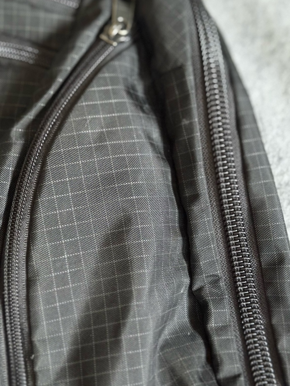 Tom Bihn Synik 30L Backpack — Black Halcyon - Picture 4 of 11